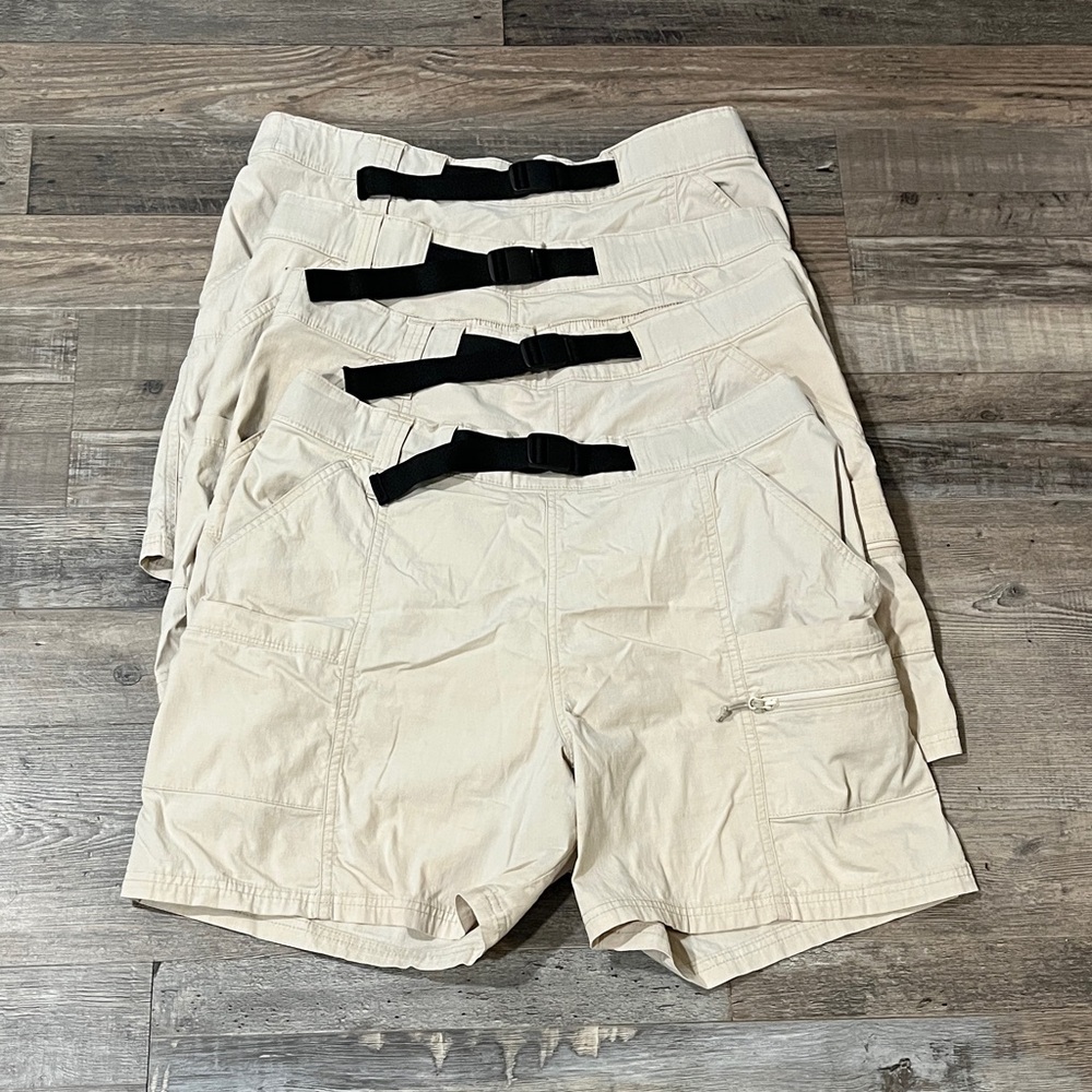 LOT OF 4– Women’s Khaki Wrangler Canyon Cliff Shorts 4 Pairs Size Large